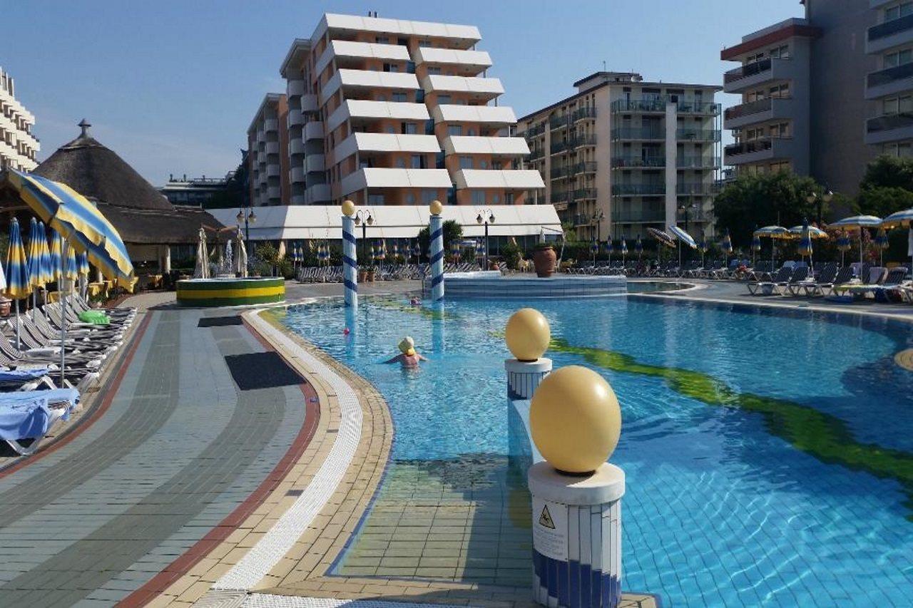 Aparthotel Holiday 4*