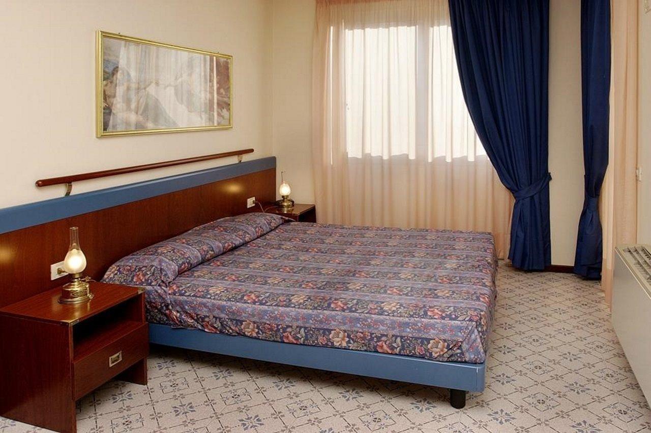 Aparthotel Holiday Hotel 4*