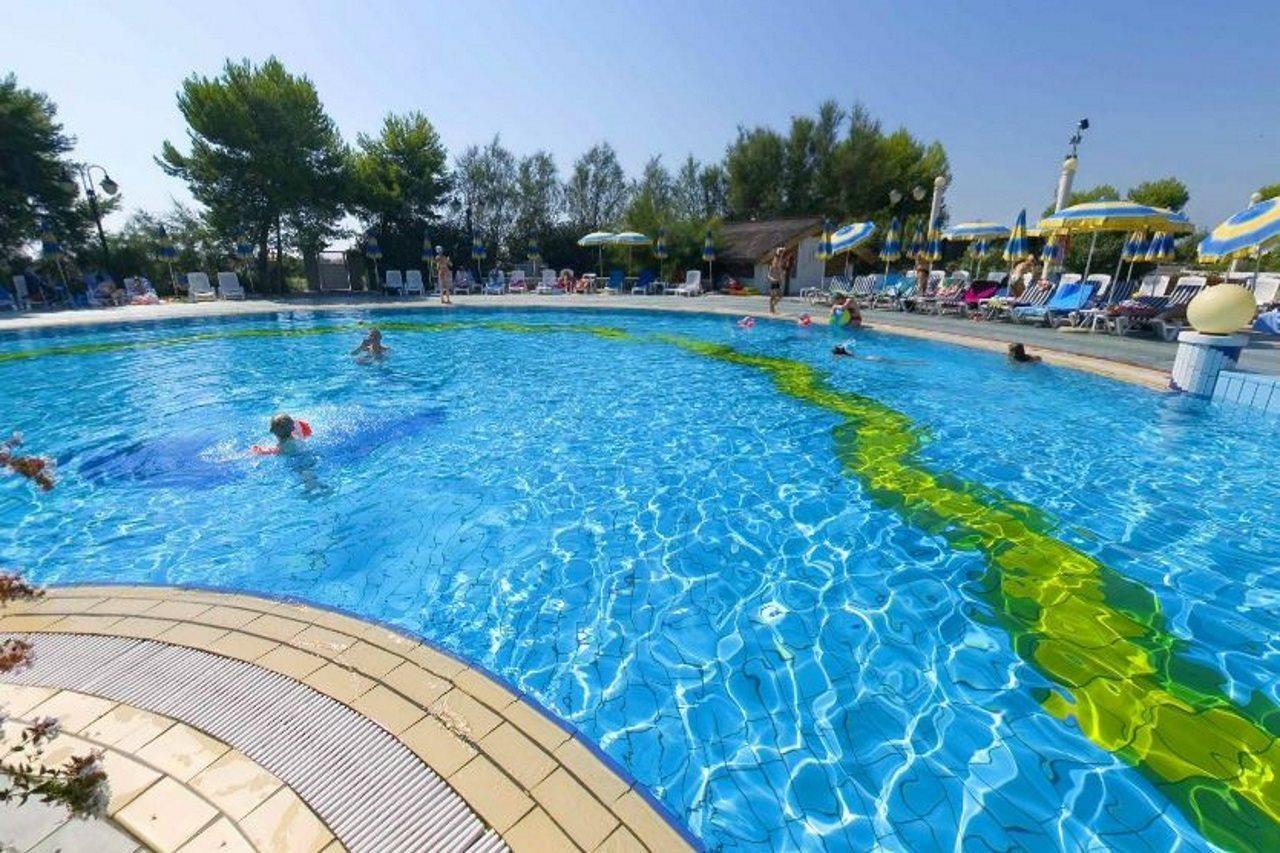 Aparthotel Holiday 4* Bibione