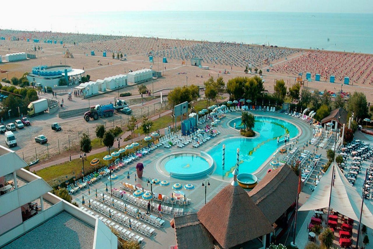 Aparthotel Holiday Hotel 4*